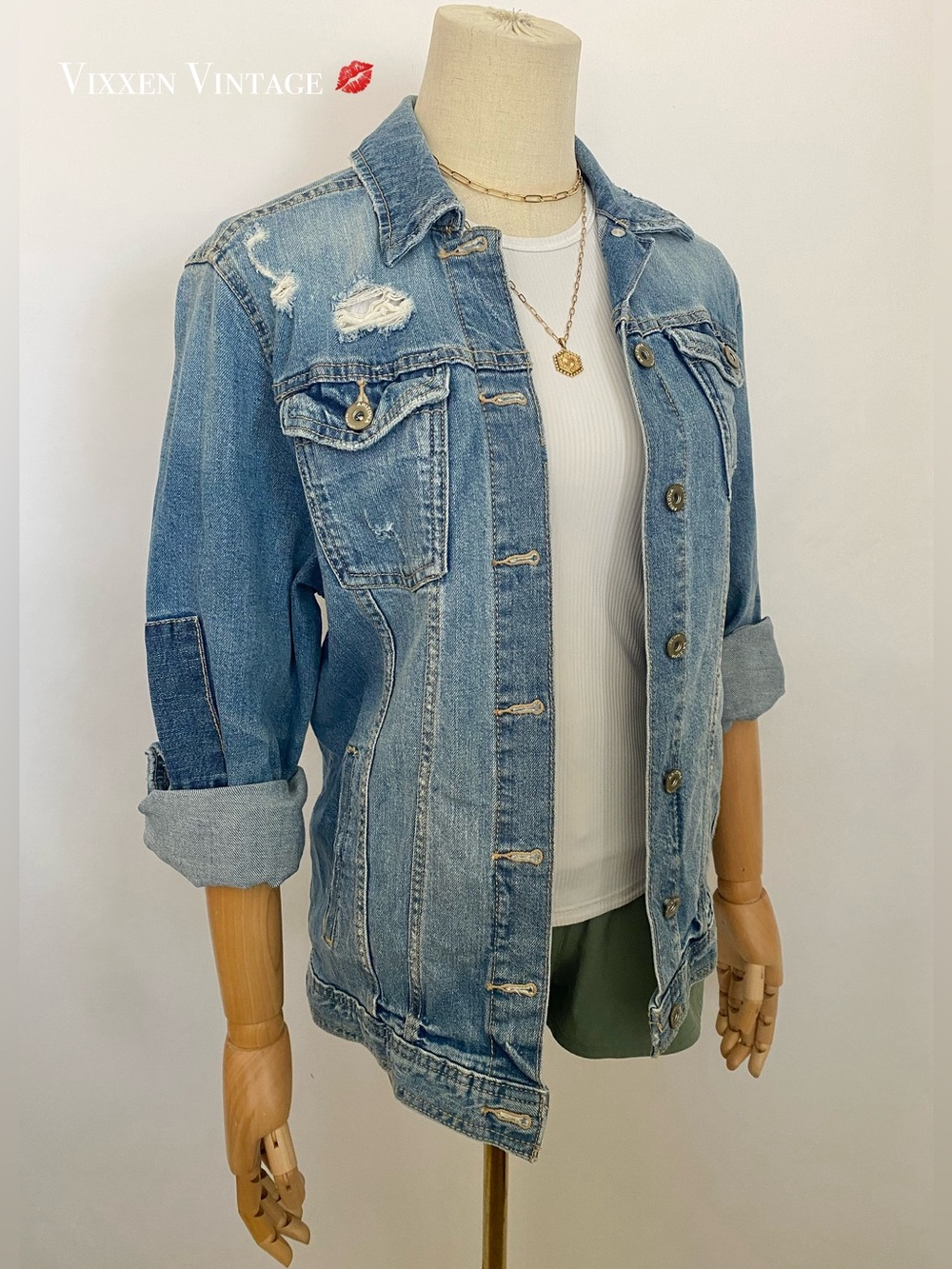 VINTAGE Y2K ARIZONA JEAN CO. DISTRESSED ELBOW PATCH DENIM JACKET IN MEDIUM WASH
